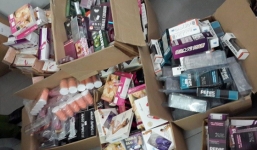 Thu giữ hàng nghìn đồ chơi tình dục, bạo dâm